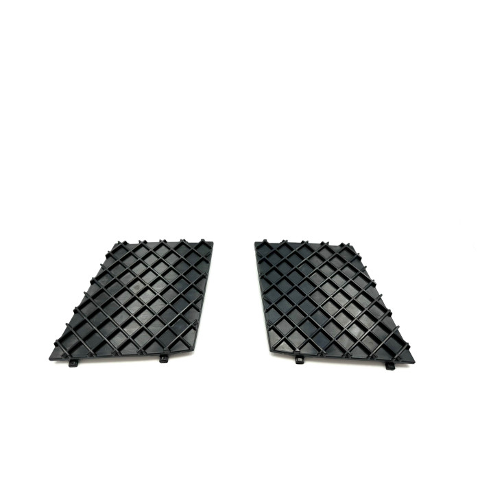 Side Grilles in the Central Lower Mesh for BMW 5-Series E60/E61 (2003-2010) in M-Tech / M Paket style