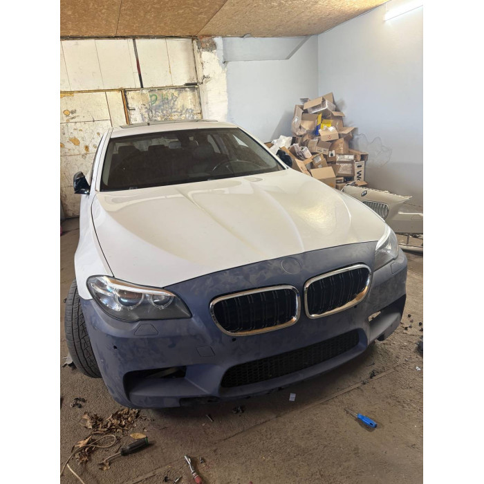 Нижнє кріплення переднього бампера центральне для BMW F10 M5 Look